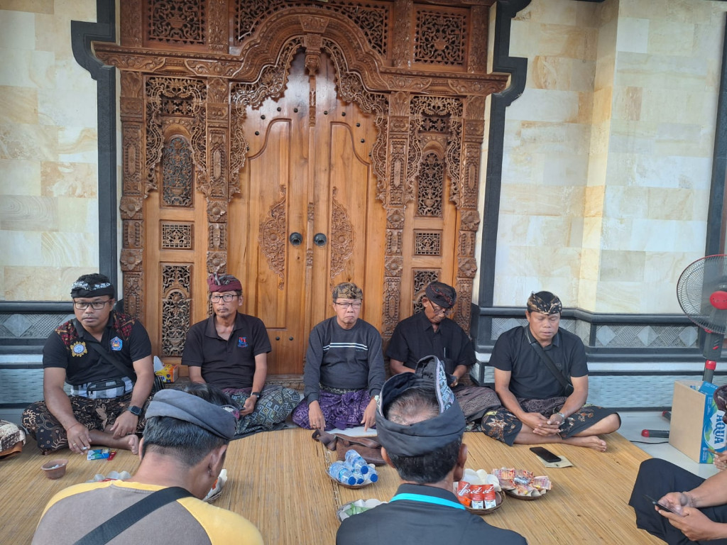Acara Melayat di Rumah Duka Alm. Ni Wayan Meliani
